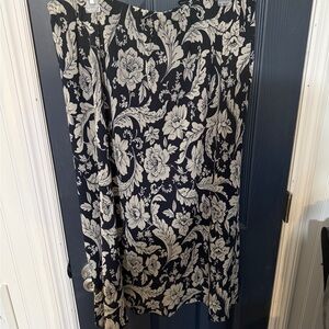 Elegant Floral A-Line Skirt in Navy and Cream